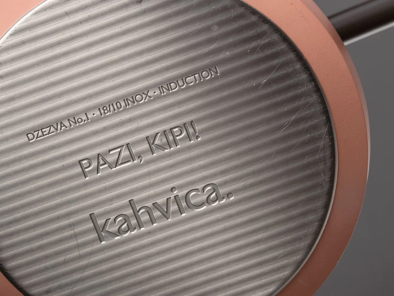 The underside of the džezva: a machined induction disc stamped kahvica, PAZI, KIPI! and the spec line